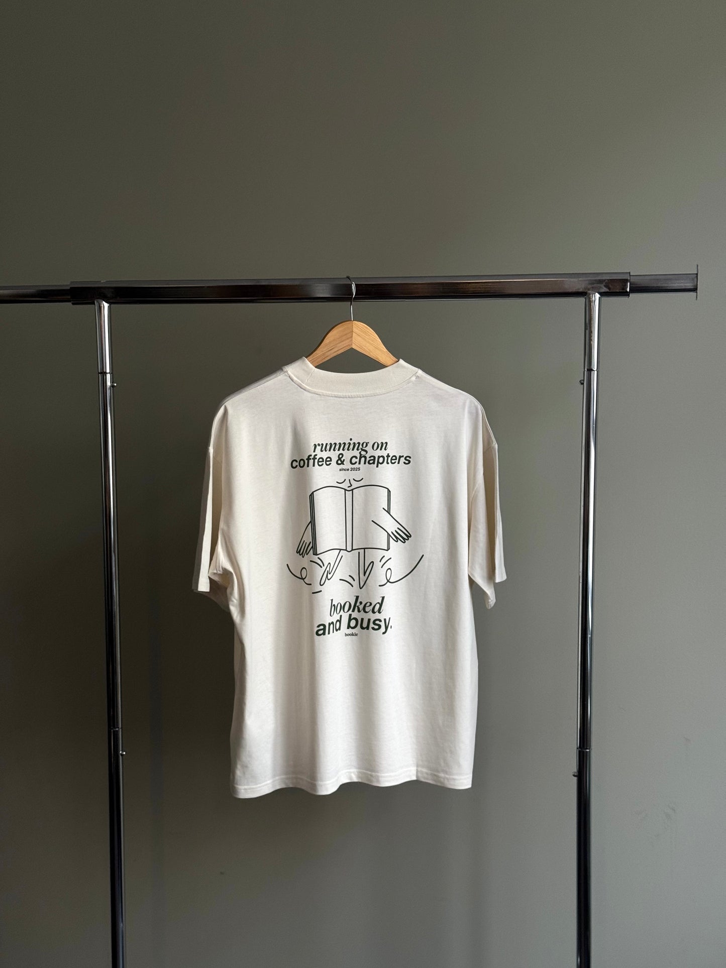 booked & busy – Limited Oversized Tshirt