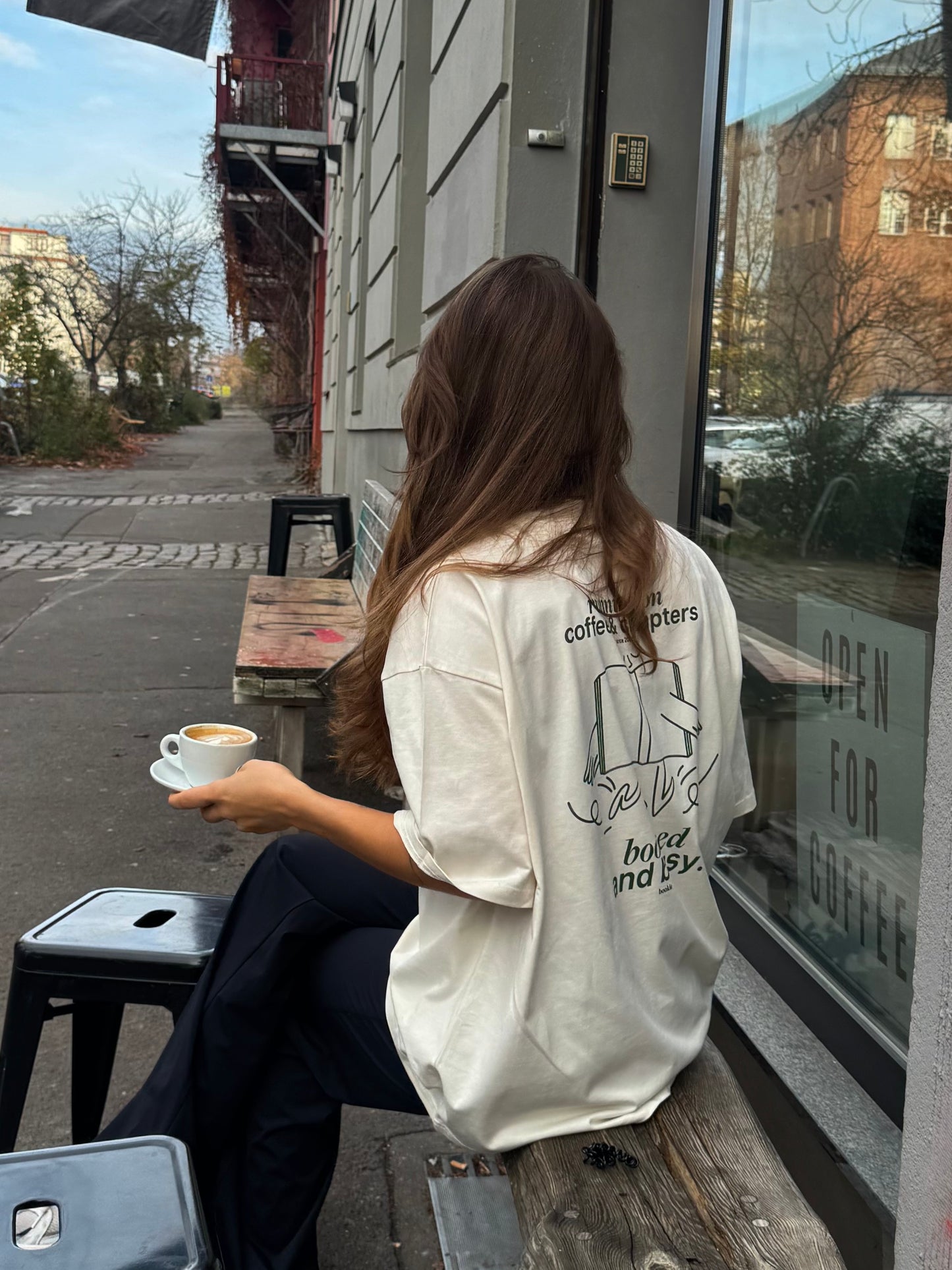 booked & busy – Limited Oversized Tshirt